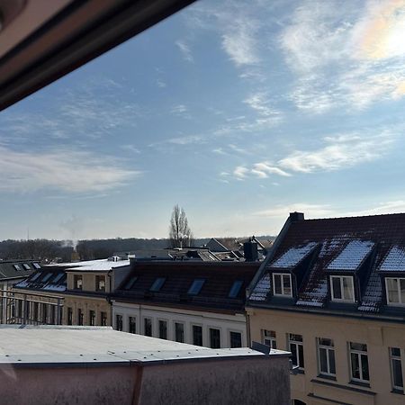Kuschelige Dachgeschosswohnung Am Clarapark ไลป์ซิก ภายนอก รูปภาพ