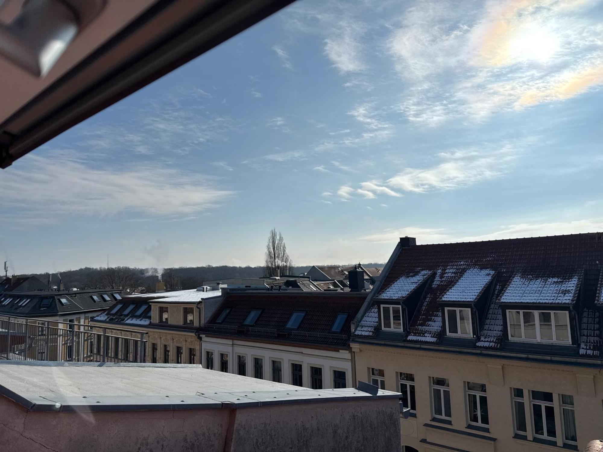 Kuschelige Dachgeschosswohnung Am Clarapark ไลป์ซิก ภายนอก รูปภาพ