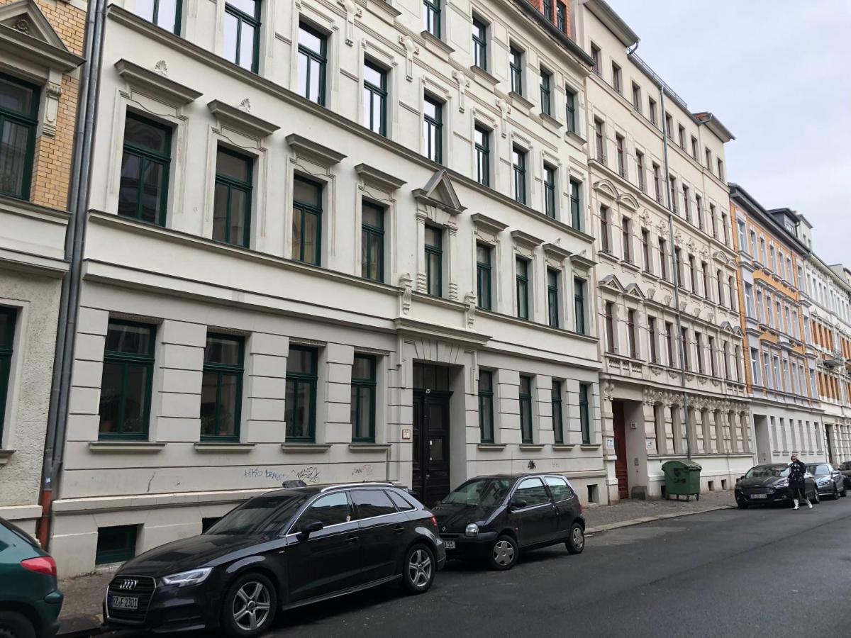 Kuschelige Dachgeschosswohnung Am Clarapark ไลป์ซิก ภายนอก รูปภาพ